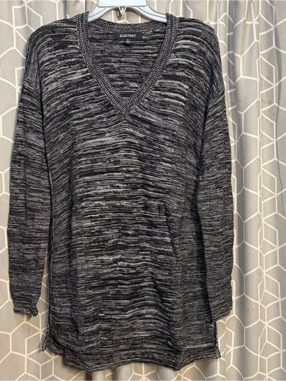 Ellen Tracy Black & Gray Marled V-Neck Sweater